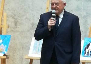 Leszek Miller poseł do parlamentu europejskiego przemawia do laureatów i gości